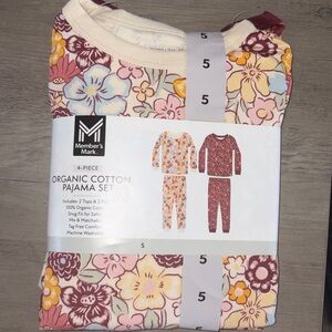 🌴Kids Floral Pajama Set - Cream and Pink Size 5